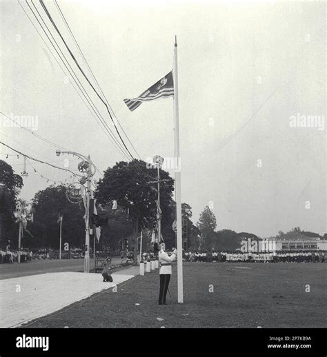 [Singapore - Malaysia: Merger/Separation] The Malaysian flag was raised ...