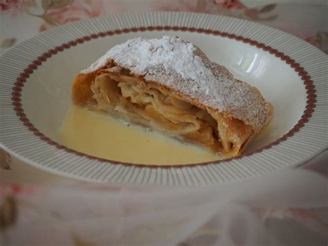 Apfelstrudel Mit Vanillesauce Cucina Christina