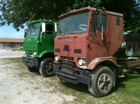 1000+ images about Vintage Semi Trucks on Pinterest | Peterbilt, Mack ...