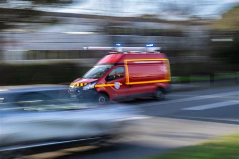 Lot Et Garonne Un Poids Lourd Se Renverse Sur La Route