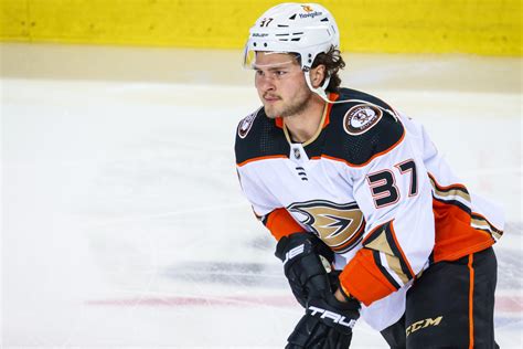 Ducks Mctavish Poised For Breakout Sophomore Season The Hockey News Anaheim Ducks News