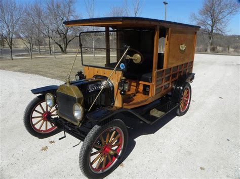 1914 Ford Model T Volo Museum