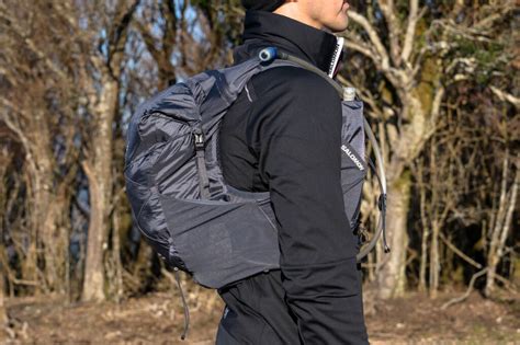 冬でも気持ちよく山を走りたいタフなトレイルに真価を発揮する SALOMON ADV SKIN CROSS SEASON 15 CROSS