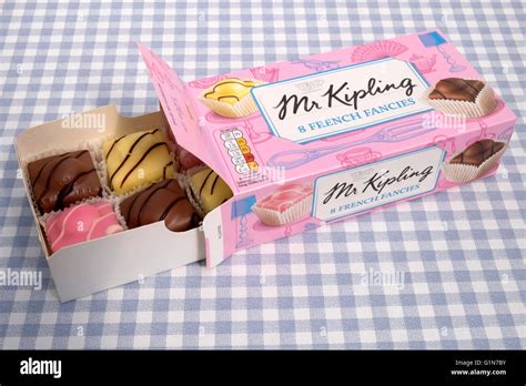 Mr Kipling French Fancies Stock Photo Alamy
