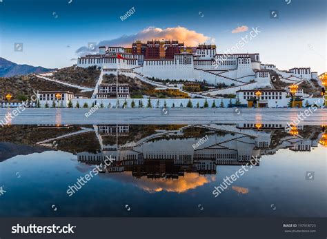 Potala Palacein Tibet China Stock Photo 197918723 | Shutterstock