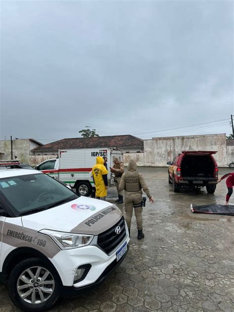 Corpo Encontrado Boiando No Mar Em Porto Belo