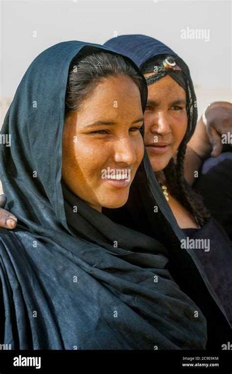 Portrait of a Tuareg woman during a traditional dance performance in ...