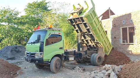 Mobil Truk Dump Truk Hino X Power Dutro Jomplang Muatan Tanah