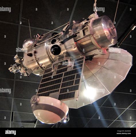 Spacecraft mars 1 ussr hi-res stock photography and images - Alamy