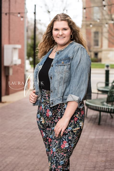 Spring Senior Pictures Fhs Class Of 2018 Claire Laura Arick Photography