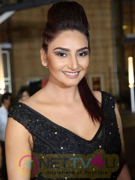 Actress Ragini Dwivedi Hot Glamour Stills Galleries Hd Images