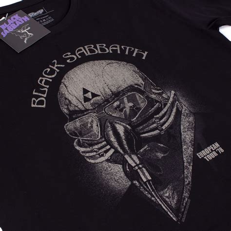 Camiseta Plus Size Black Sabbath Máscara Tour 78 Preta Oficial Art