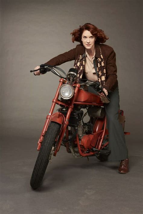 Hot Sexy Lauren Skinner Bikini Pics