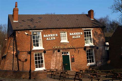 Britain's Leaning Pub 'The Crooked House' Burns Down