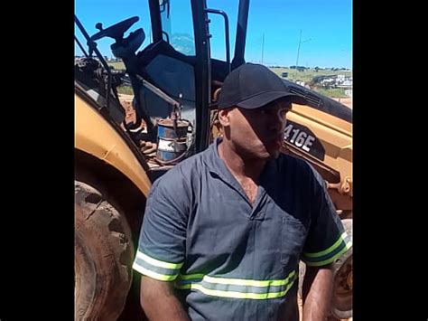 Trabajador Va A Pelear Y El Jefe Casi Lo Pilla Con La Mano En El Trabajo XVIDEOS