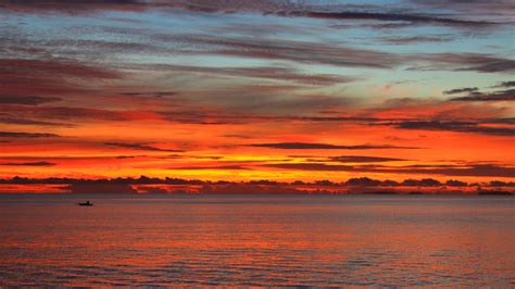 無料画像 ビーチ 海岸 海洋 地平線 雲 日の出 日没 波 夜明け 夕暮れ イブニング 反射 残光 朝は赤い空