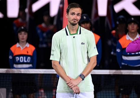 Video Bizarre Scene Unfolds As Daniil Medvedev Forces The Umpire To