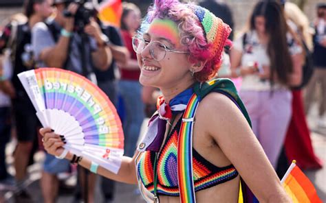 30 000 March In Jerusalem Pride Parade Under Tight Security But Without