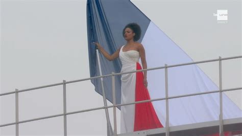 C R Monie Des Jo La Marseillaise Sur Le Toit Du Grand Palais