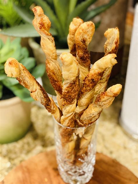 Crispy Cheese Twists Lisa Robertson