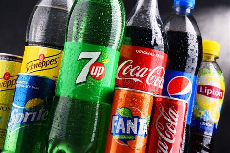 Botellas Y Latas De Refrescos Globales Clasificados Fotograf A