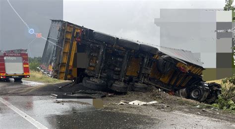 Foto Accident Rutier Pe Dealul Negru La Mor Re Ti Ntre Dou Tir