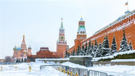 Premium Photo | Red Square in winter Moscow Russia It is famous tourist ...