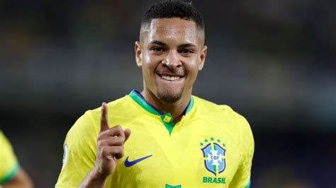 Por Que Vitor Roque Deveria Jogar O Mundial Sub