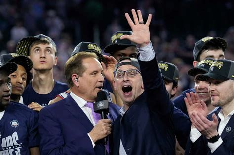 Jim Nantz Last Ncaa Tournament Game Caps Emotional Day For Cbs Voice