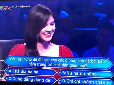 Cô gái mặc áo dài đẹp như Mai Phương Thúy khi diện bikini lại bốc lửa không ngờ