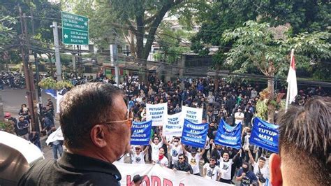 Ini Tuntutan Bobotoh Persib Bandung Saat Melakukan Aksi Di Sulanjana