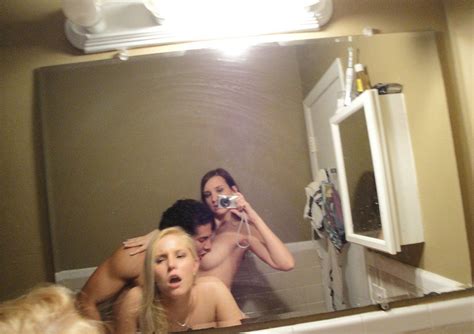 Three Some Bathroom Selfie Zdjęcie Porno Eporner