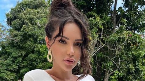 Nabilla sa liste de naissance complètement irréaliste Elle s exprime