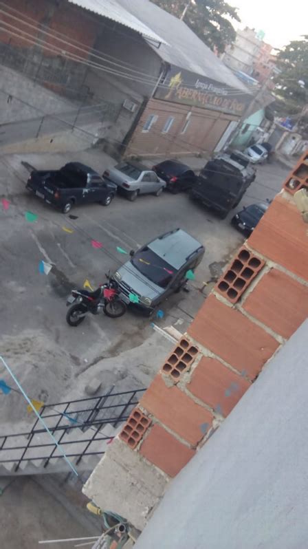 Moradores Relatam Intenso Tiroteio Na Nova Holanda No Complexo Da Mar