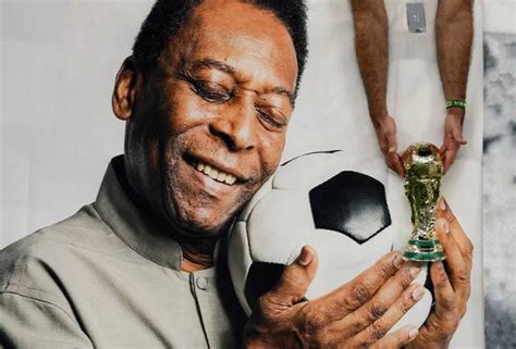 Legenda Bola Sepak Pele Meninggal Dunia Astro Awani