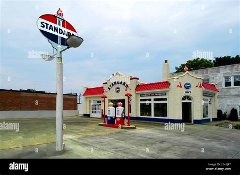 Historical Standard Gas Station Hi Res Stock Photography And Images Alamy