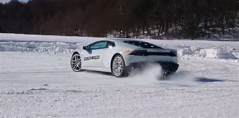 White Lamborghini Huracan Goes Snow Drifting in Japan - autoevolution