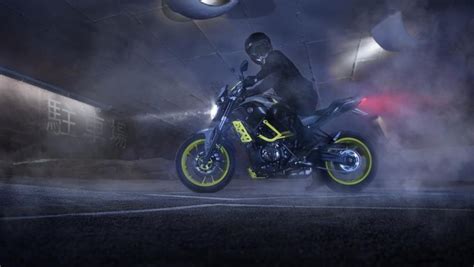 Stunting New Yamaha Mt Moto Cage Night Fluo Edition