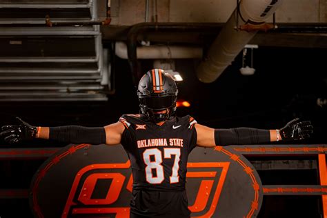 Three Star Tight End Jordan Vyborny Commits To Oklahoma State Pistols Firing