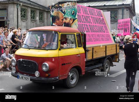 Berliner Christopher Street Day Fotos Und Bildmaterial In Hoher