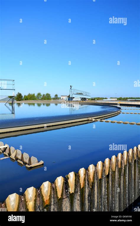 Moderna Planta De Tratamiento De Aguas Residuales Urbanas Fotograf A De