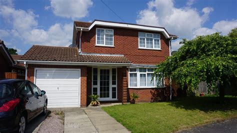 3 Bedroom Detached House With Garage For Rent