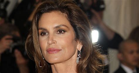 Ans Cindy Crawford Fait Sensation Sans Culotte Dans Cette Robe