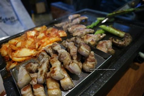 영통역 맛집 영통 삼겹살은 고기구워주는 쏘삼돼지 208 네이버 블로그