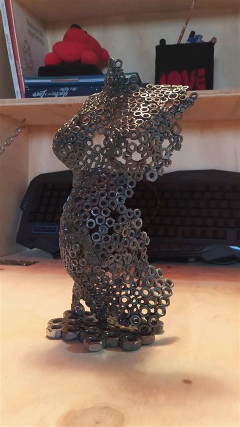 Escultura En Tuercas