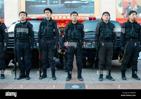 Chinese Swat Team Hi Res Stock Photography And Images Alamy