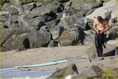 Liev Schreiber Shirtless Surfing Stud Photo Liev Schreiber