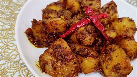 ভাজা মসলা দিয়ে আলুর দম Dum Aloo With Roasted Spices পেঁয়াজ রসুন