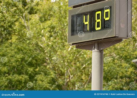 Street Thermometer Marking 48 Degrees Stock Photo Image Of Alerta