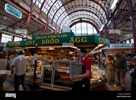 Saluhallen Markthalle Mit Vielen Imbissbuden In Kungstorget In Göteborg